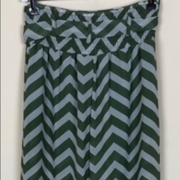 NWOT - HeartSoul Green and Cream Chevron Sheer Wide Leg Pa… - Picture 4 of 8